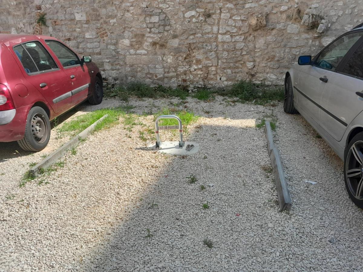 T&m With Parking In The Old Town Apartman *